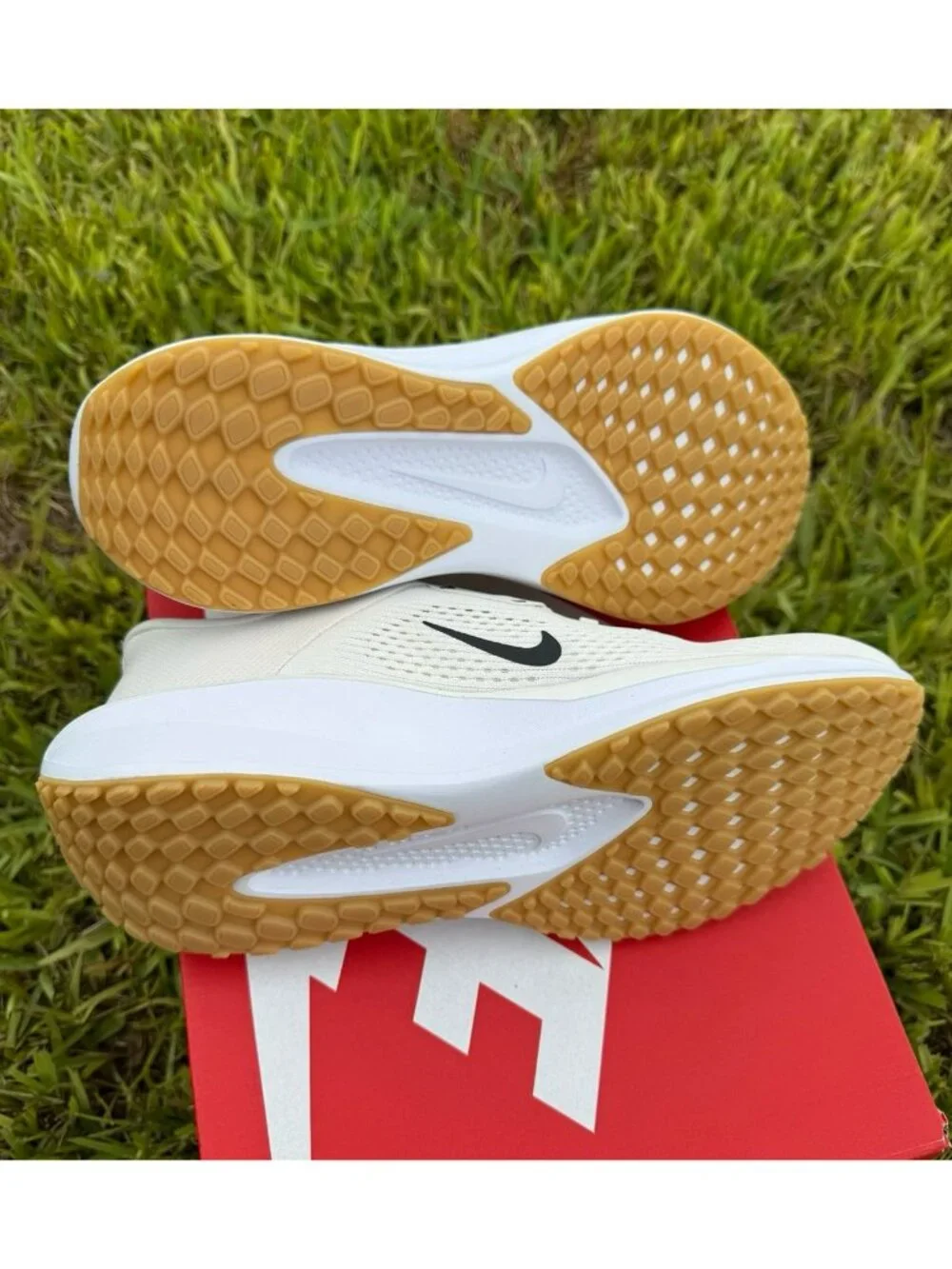 * 10 WOMEN'S NIKE QUEST 6 PHANTOM / BEIGE GOLD BLACK FD6034-003 RUNNING SHOES - Picture 6 of 8
